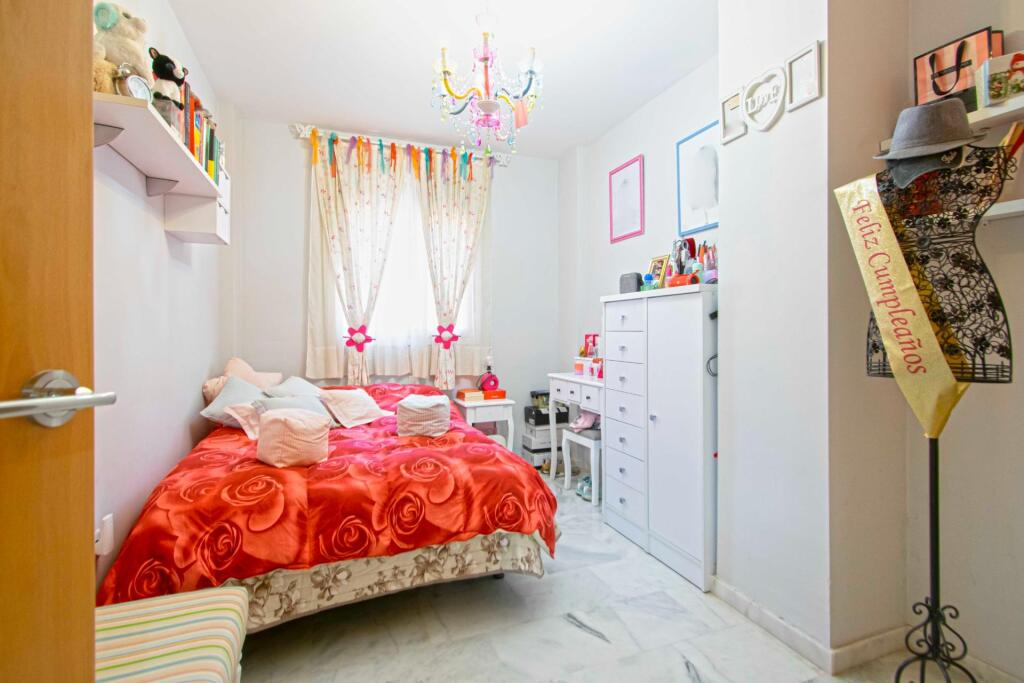 Gran casa adosada en Montequinto, con sótano, buhardilla y e - foto 23