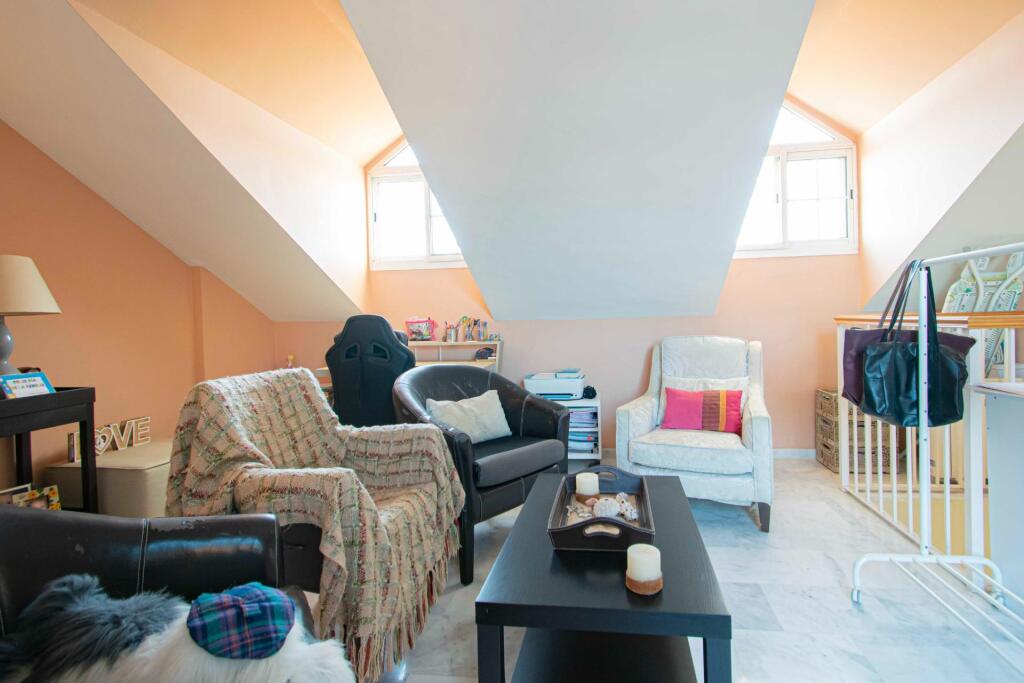 Gran casa adosada en Montequinto, con sótano, buhardilla y e - foto 31