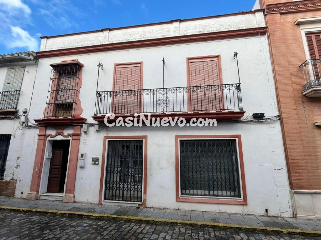 Casa para reformar en el Centro de La Palma del Condado!!!