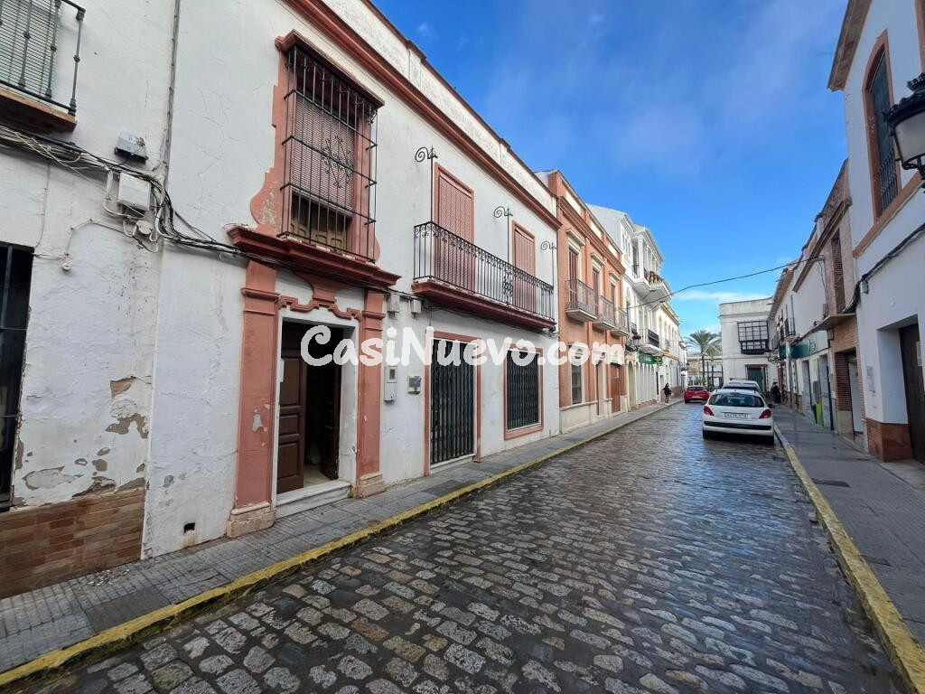 Casa para reformar en el Centro de La Palma del Condado!!!