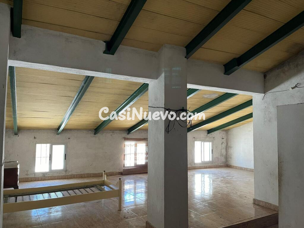 Gran casa de pueblo en el centro de Santa Olalla. Ideal inversor!!