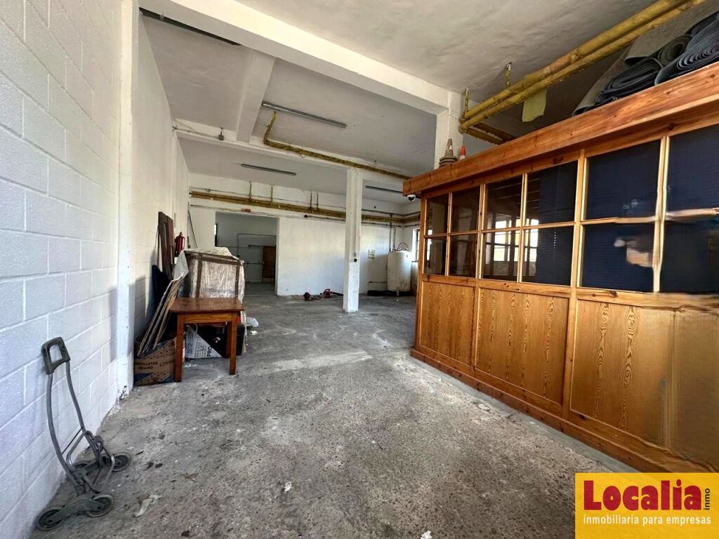 Nave de 295 metros a pie de calle, Torrelavega