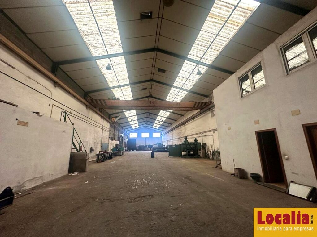 Nave de 800 m2 con Taller de Calderería, Camargo