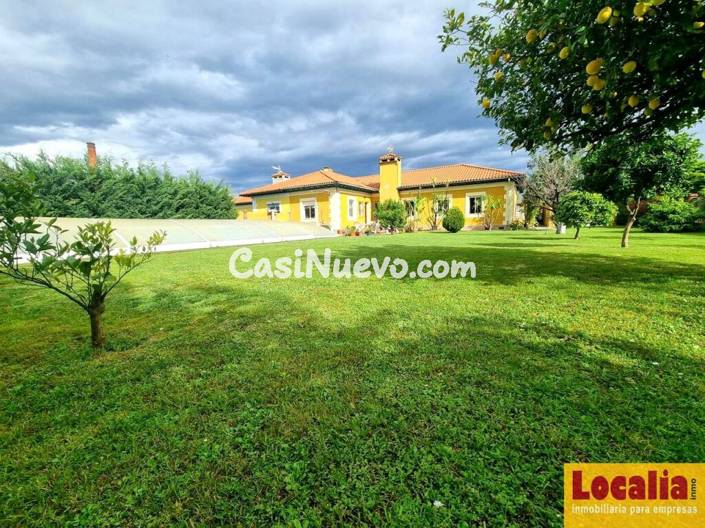 Atractivo chalet con amplio terreno, Torrelavega