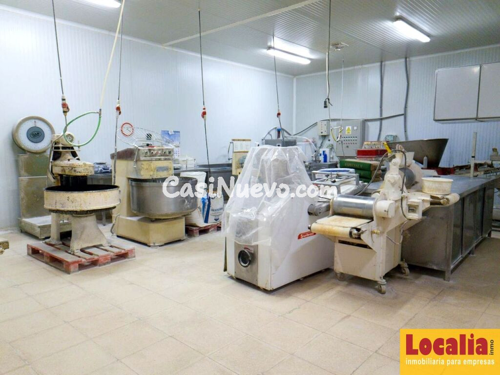 Amplia nave industrial en Segovia