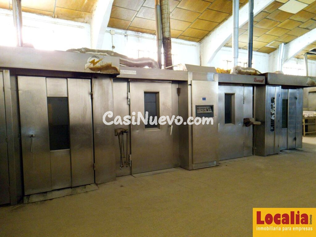 Amplia nave industrial en Segovia