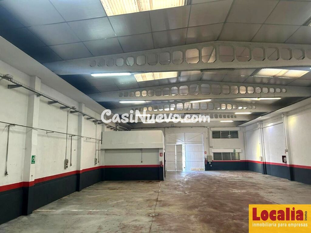 Amplia nave industrial en primera línea, Palencia