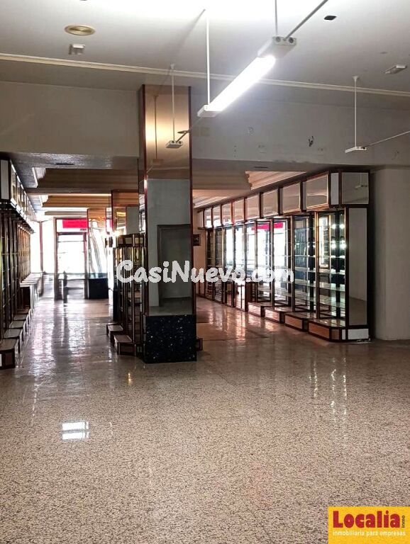 Alquiler de amplio local con potencial, Palencia