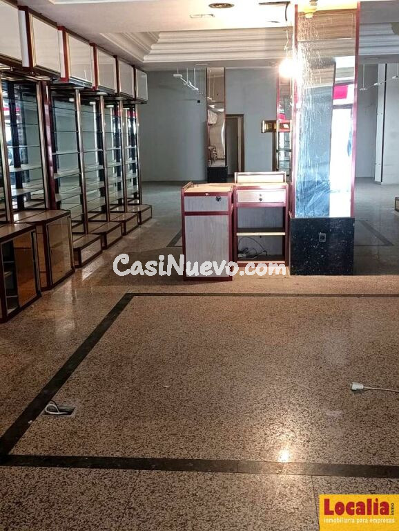 Alquiler de amplio local con potencial, Palencia