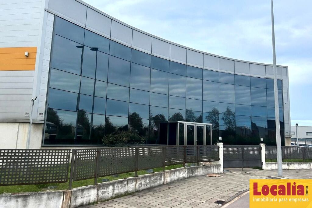 Impresionante Nave Industrial en Nueva Montaña