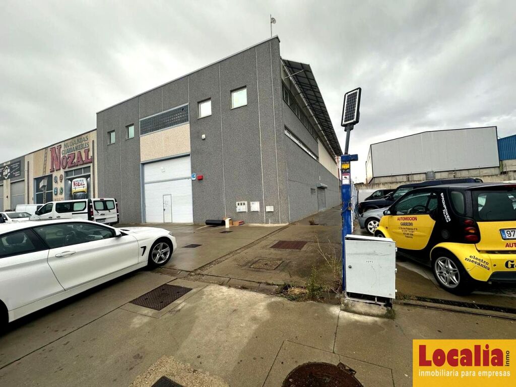 Amplia y moderna nave en venta, Palencia