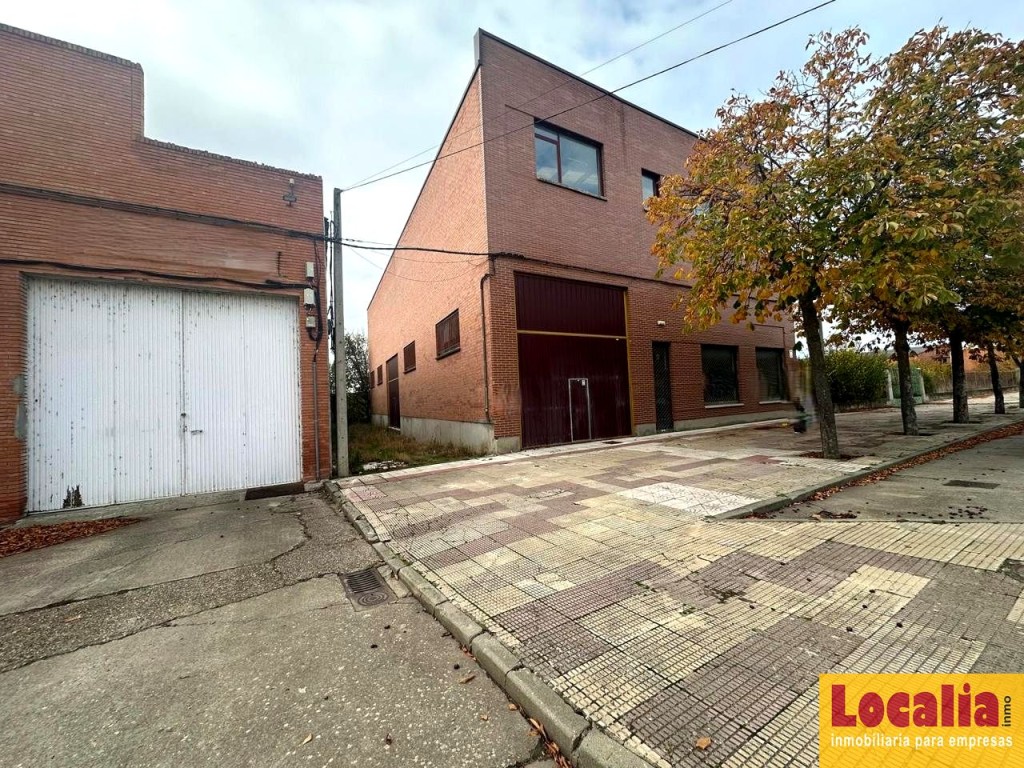 Vérsatil nave de 1000  m² en alquiler, Palencia - foto 2