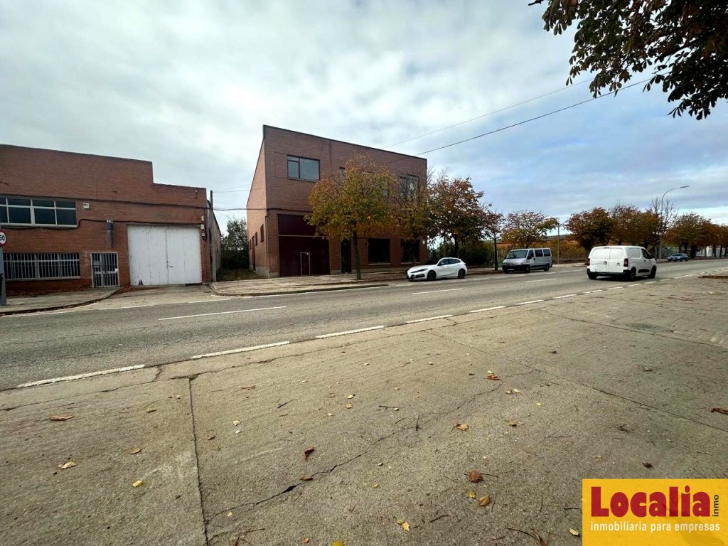 Vérsatil nave de 1000  m² en alquiler, Palencia - foto 4