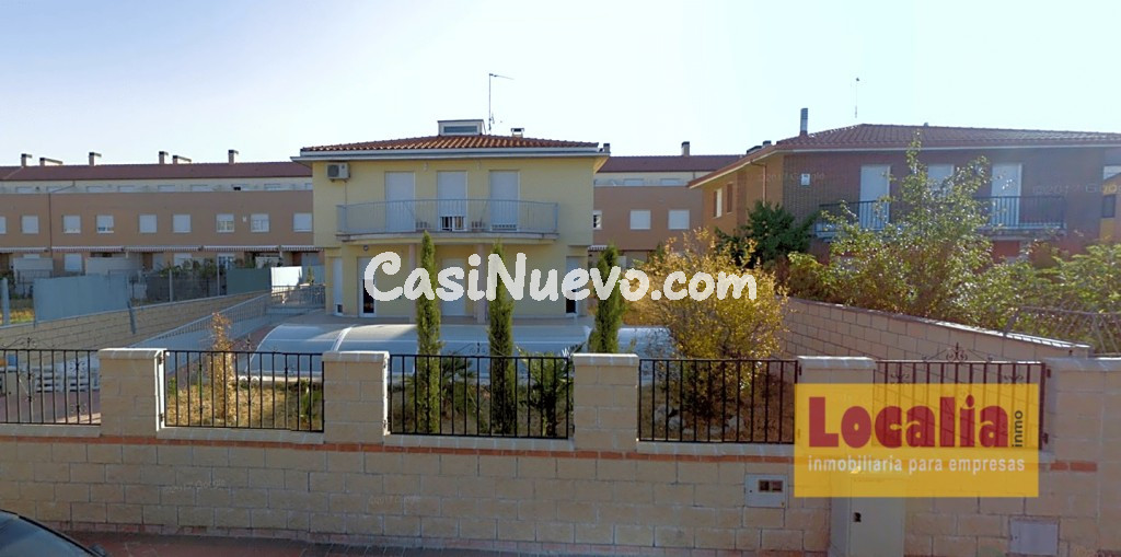 Chalet de 4 dormitorios con piscina en Valladolid
