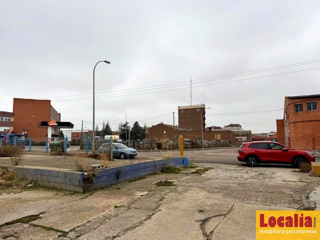 Nave con campa y múltiples posibilidades, Palencia - foto 4
