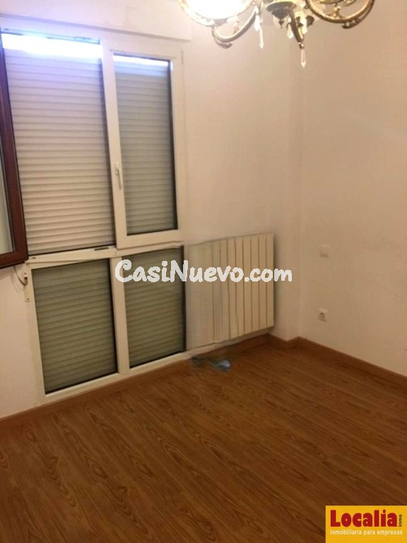 Chalet adosado con jardín y parking, Puente Arce