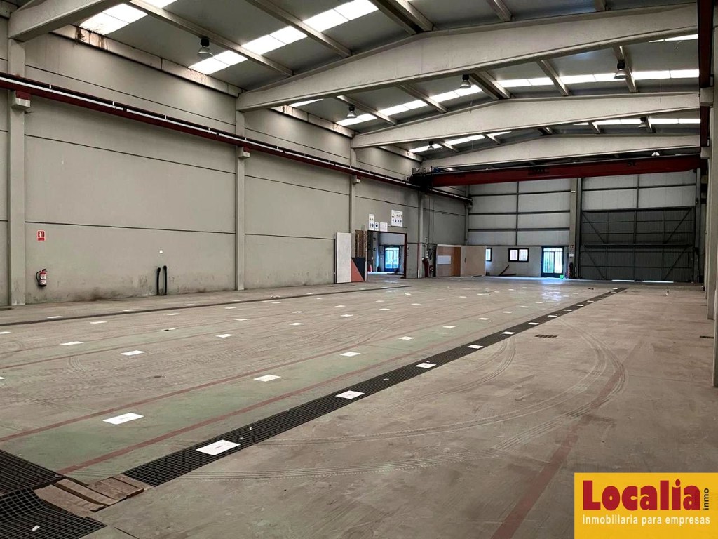 Nave 900 m² con Puente Grúa – Santander - foto 2