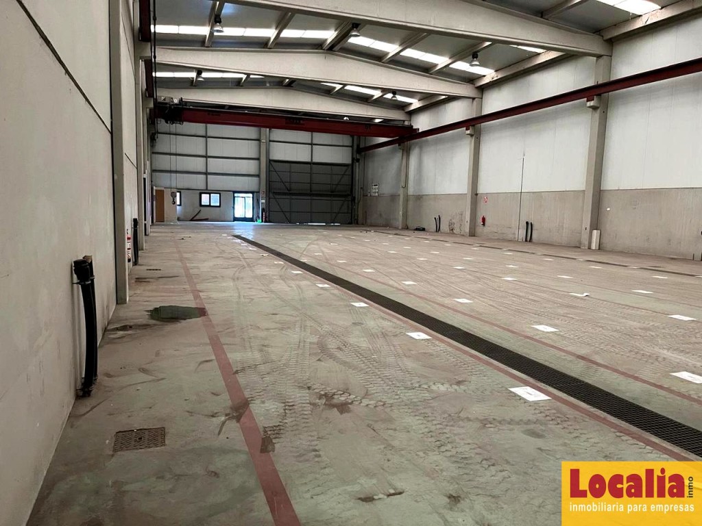 Nave 900 m² con Puente Grúa – Santander - foto 4