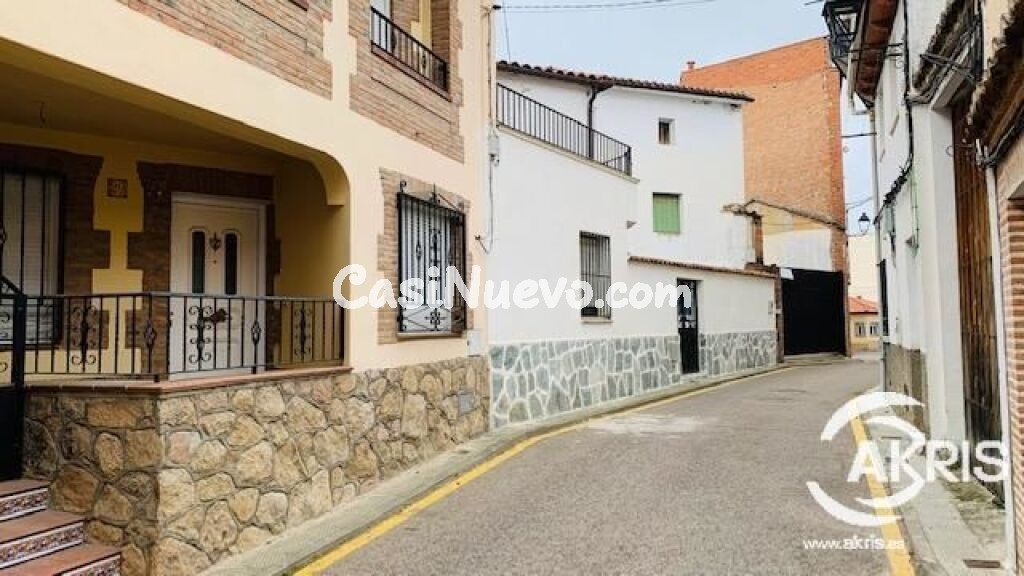 CASA EN EL CENTRO DEL PUEBLO