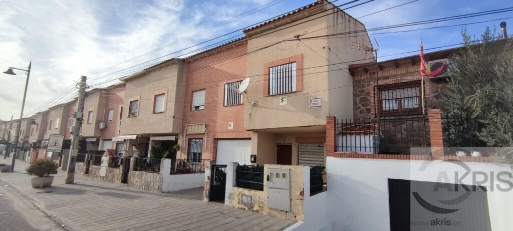 VENTA CHALET ADOSADO EN CHOZAS