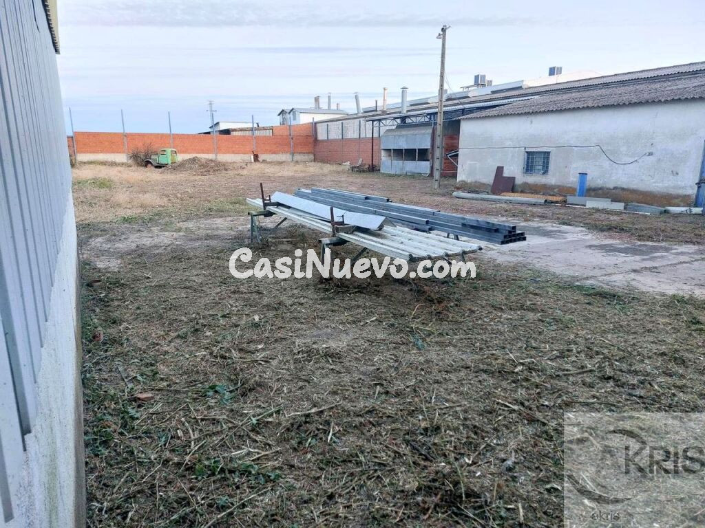 ? ¡Inversión con potencial garantizado! Nave industrial + bar de carretera en ubicación estratégica
