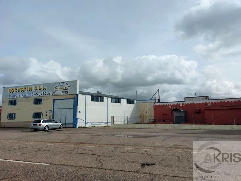 ? ¡Inversión con potencial garantizado! Nave industrial + ba - foto 3