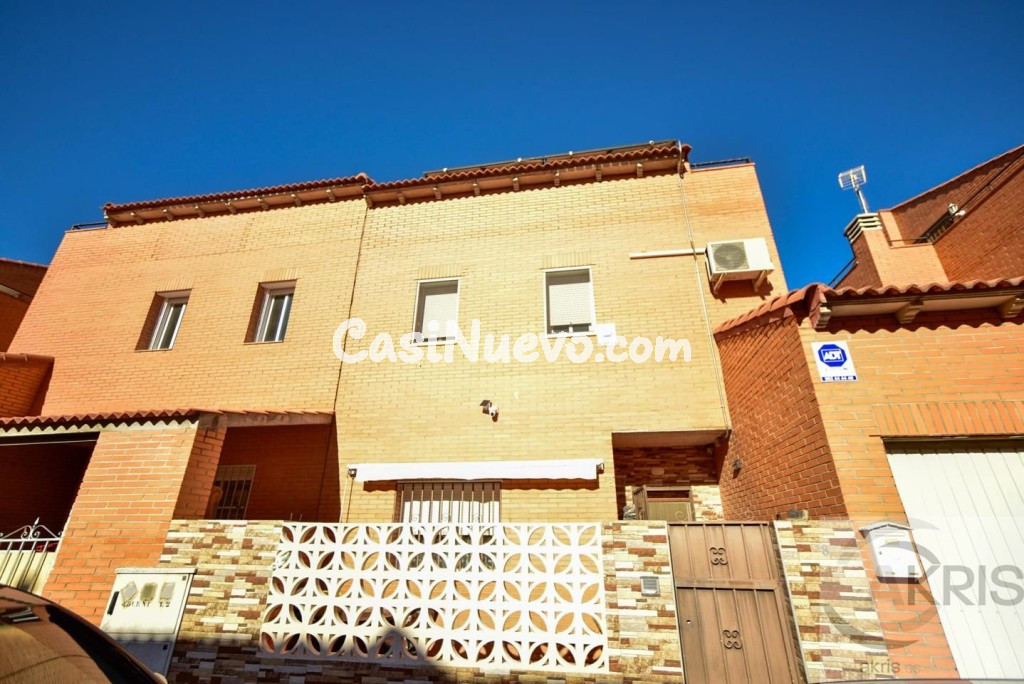 Fantástico chalet de 4 dormitorios para entrar a vivir en Chozas de Canales