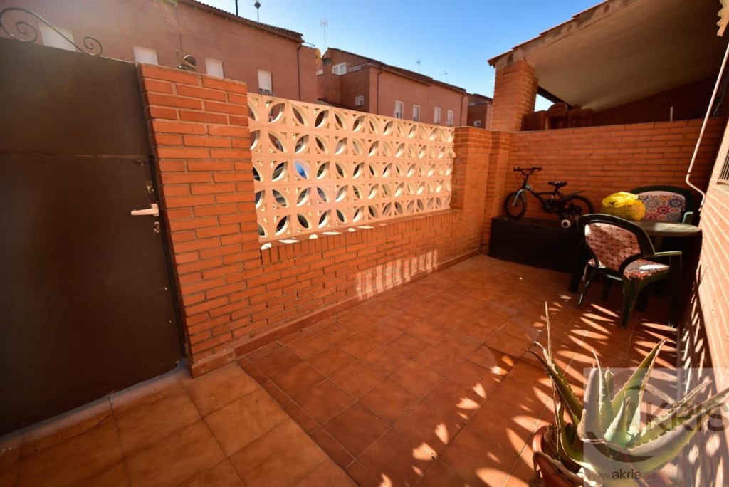 Fantástico chalet de 4 dormitorios para entrar a vivir en Ch - foto 4