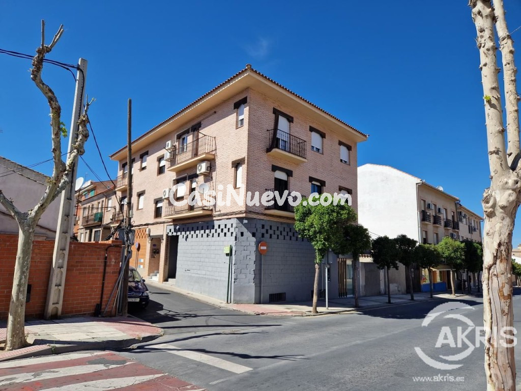 LOCAL EN ALQUILER EN BARGAS CON MUCHA VISIBILIDAD