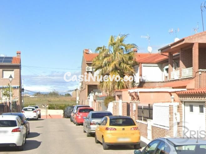 CHALET ADOSADO EN VENTA EN EL VISO DE SAN JUAN