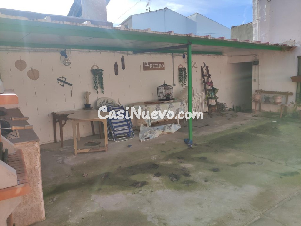 CASA DE PUEBLO CON AMPLISIMO PATIO EN TEMBLEQUE