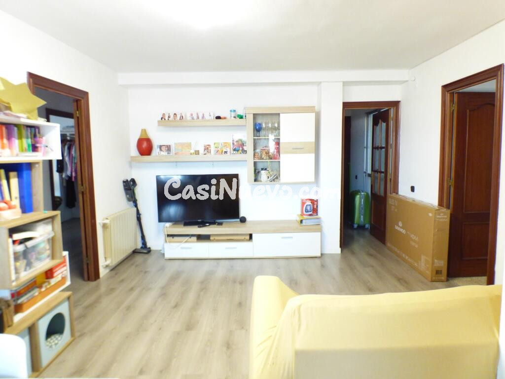 PISO EN LAS TORRES DE LA FONT DELS CAPELLANS DE MANRESA CON 3 HABACIONES .