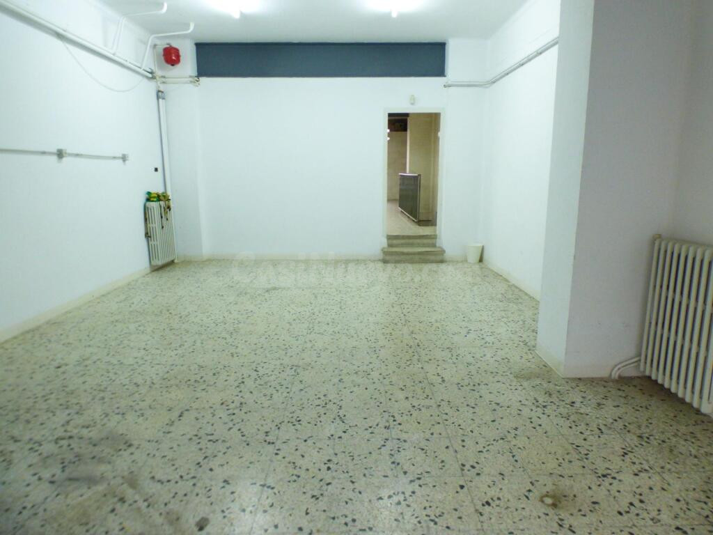 Local comercial con entrada de vehículos en alquiler en Manr - foto 2