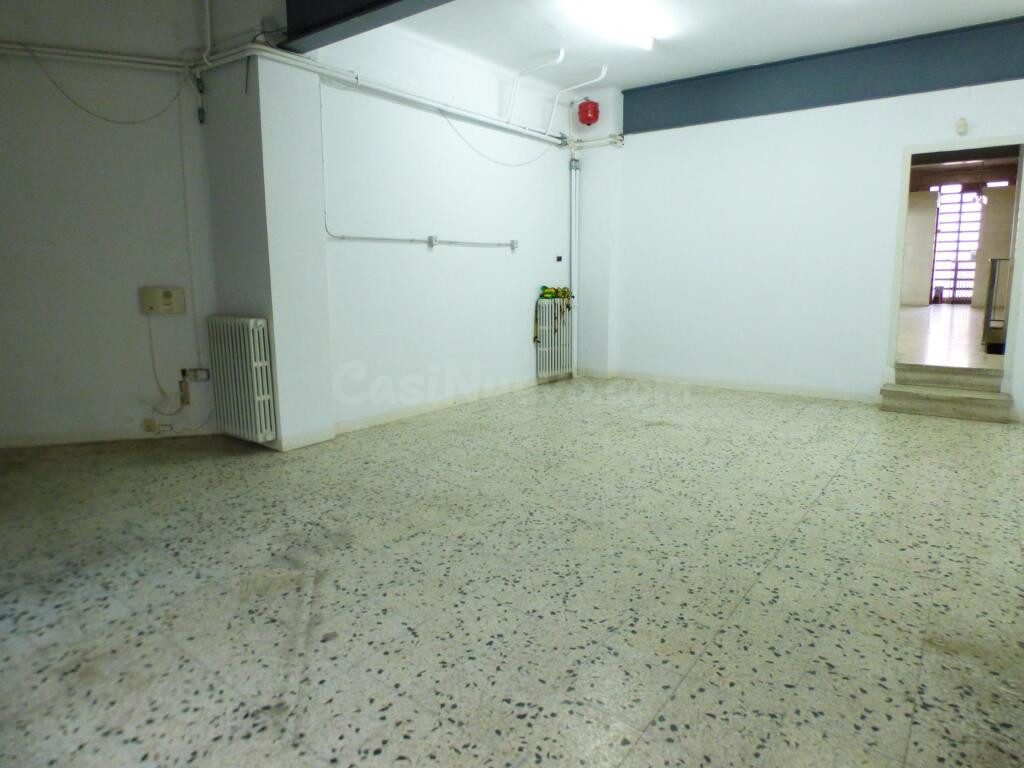 Local comercial con entrada de vehículos en alquiler en Manr - foto 4