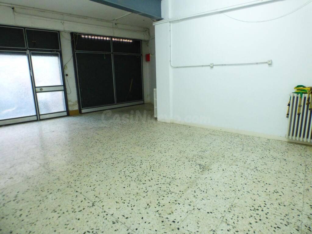 Local comercial con entrada de vehículos en alquiler en Manr - foto 5