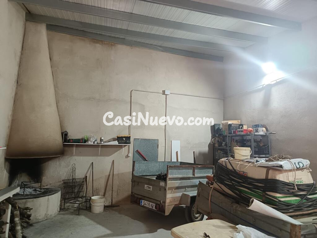 Casa con garaje para reformar con agradables vistas