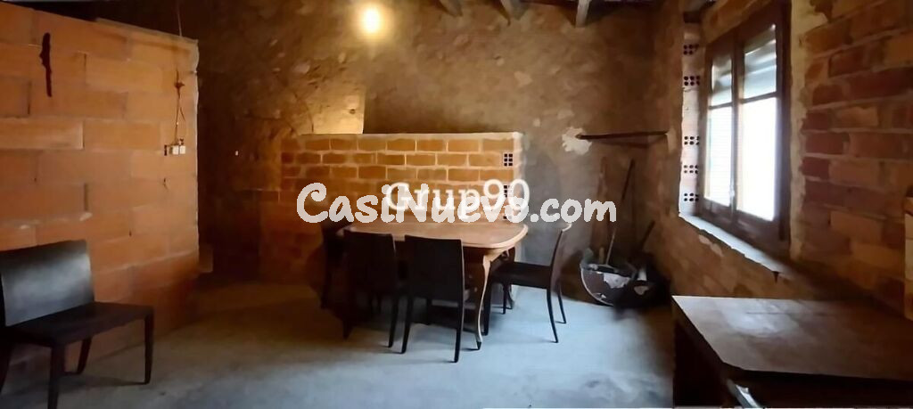 Piso con almacén y múltiples posibilidades en Bovera.