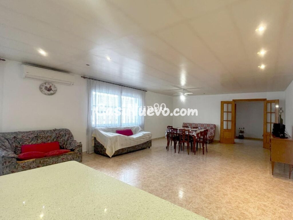 GRAN CASA CON ALMACÉN EN ARBECA – UNA OPORTUNIDAD ÚNICA