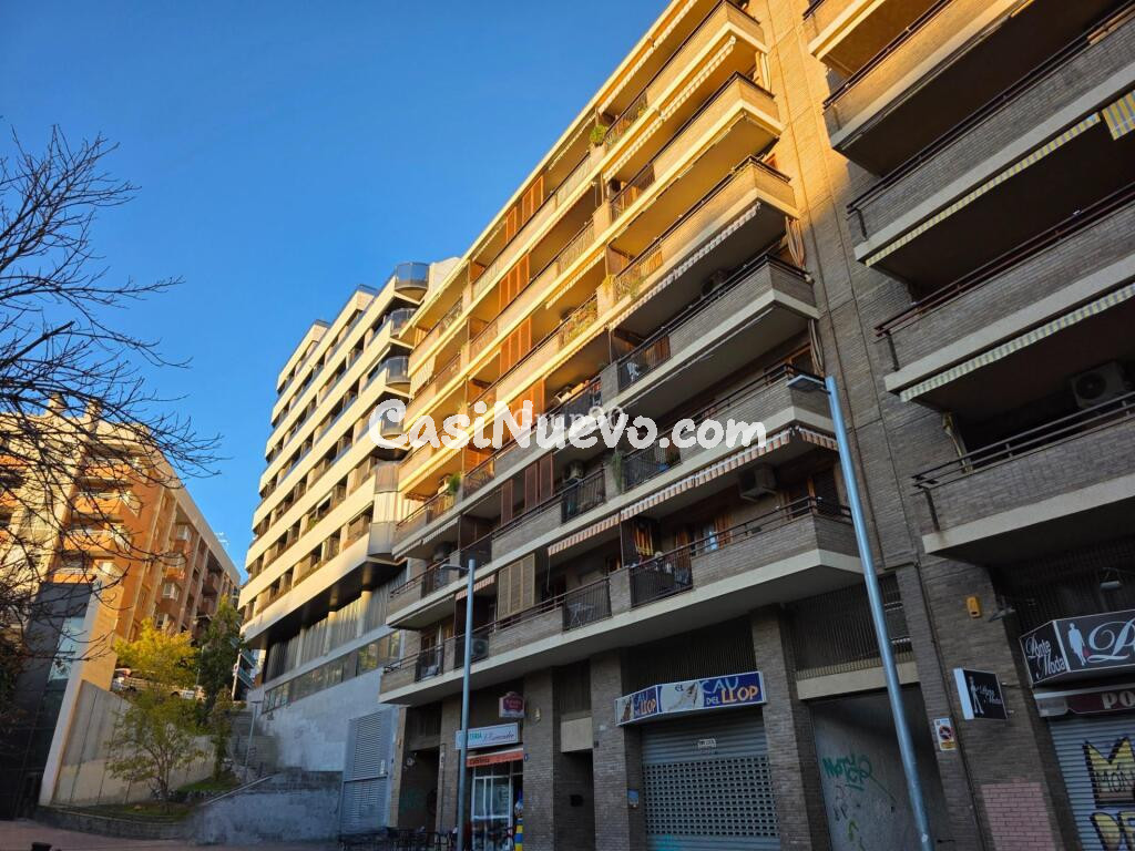 Plaza de garaje en la calle Lluís Companys – Escorxador ?