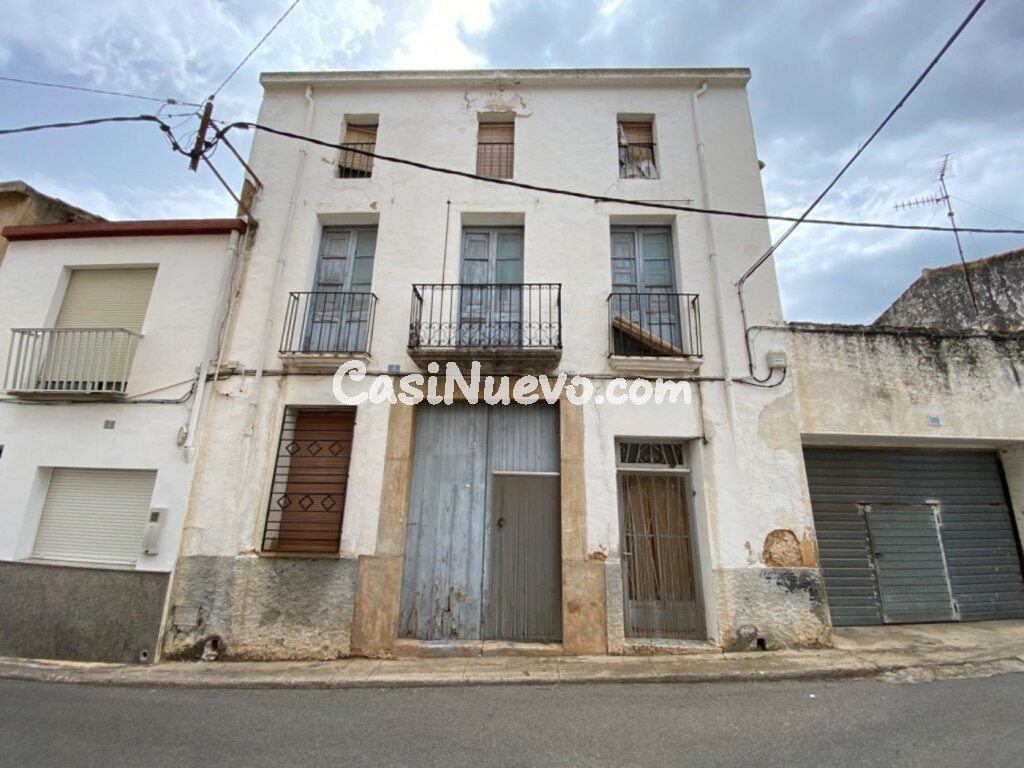 Casa señorial con gran jardín en La Galera