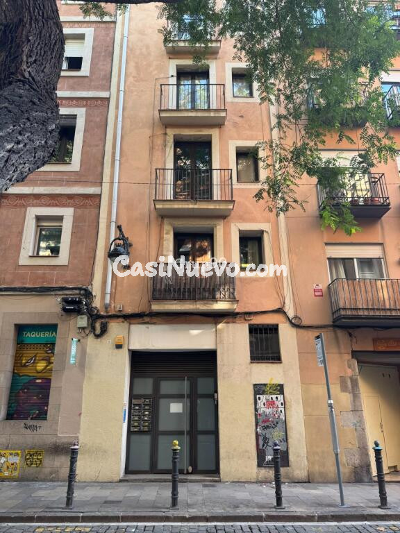 Edificio residencial completo junto al Arc de Triomf