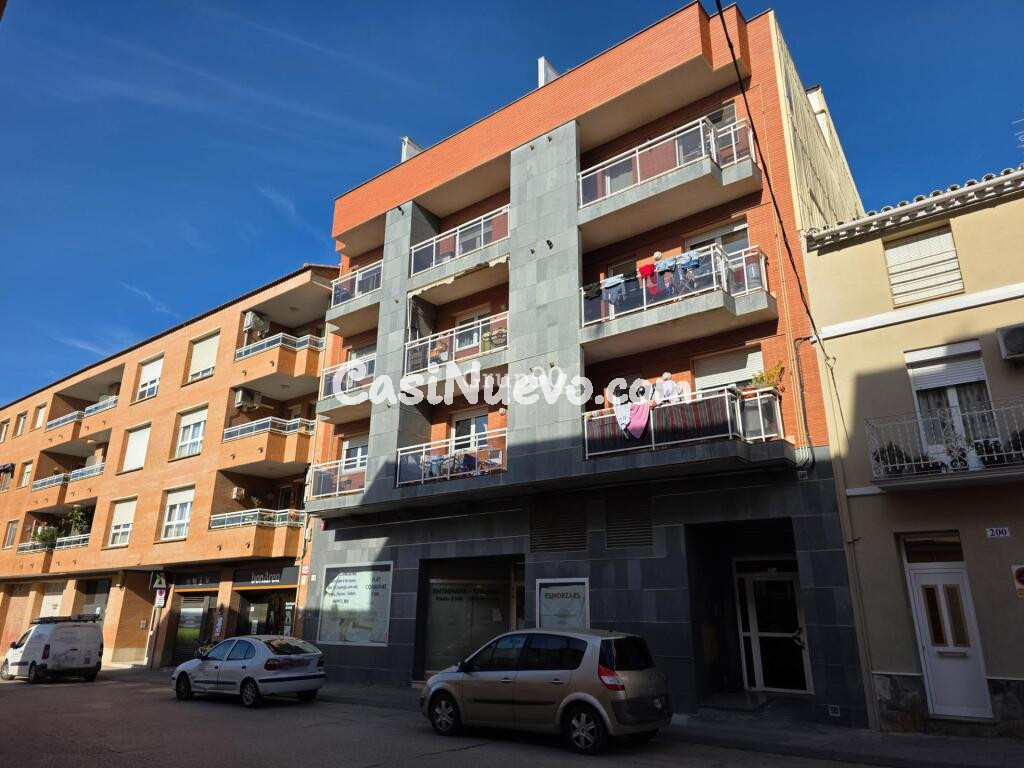 Oportunidad en Alcarras: piso de 70 m2 con 2 habitaciones, parking y trastero.
