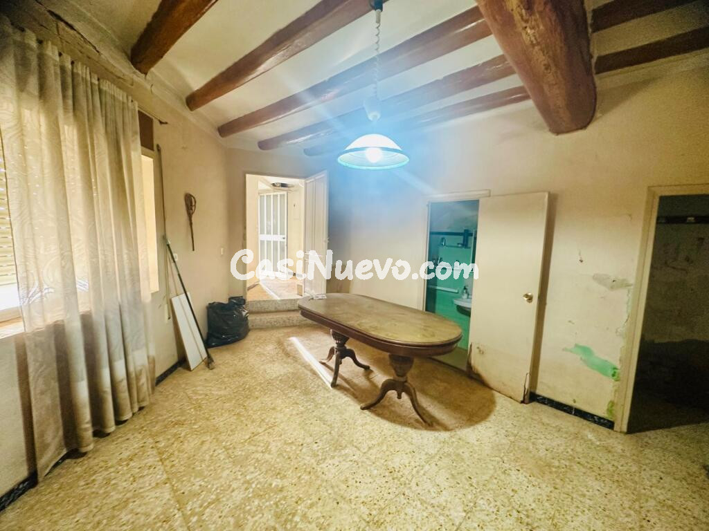 Preciosa casa de pueblo esquinera en Godall