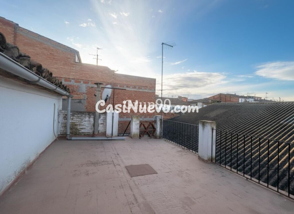 Casa de pueblo única en Artesa de Lleida + local + almacén