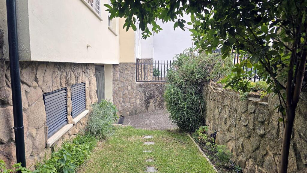 EN VENTA CHALET PAREADO DE CUATRO PLANTAS EN EL CENTRO URBAN - foto 4