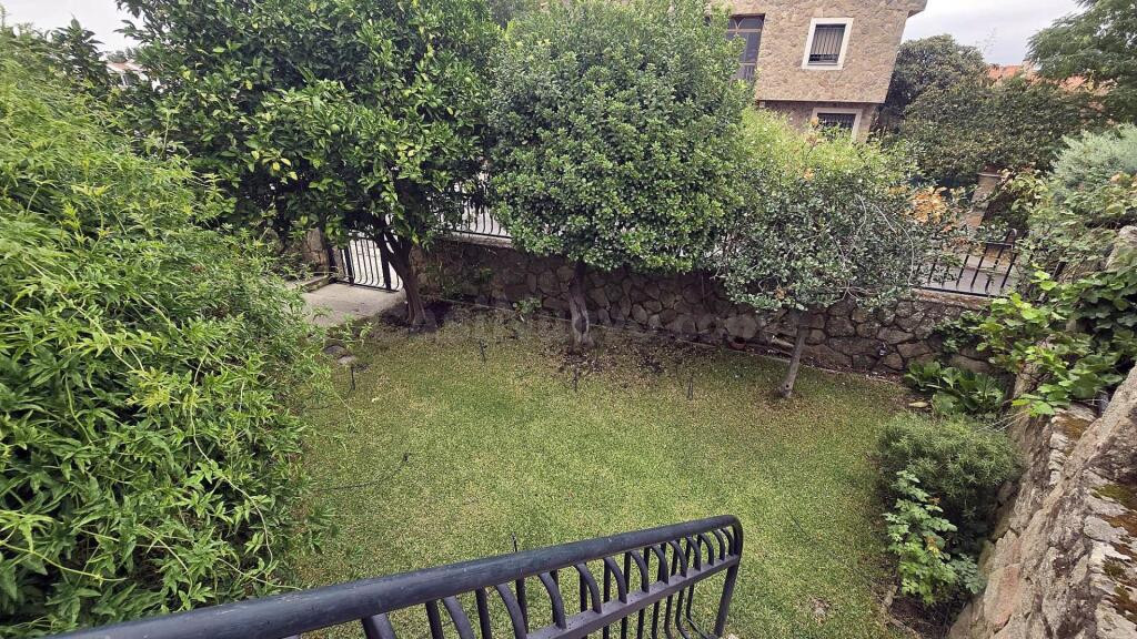EN VENTA CHALET PAREADO DE CUATRO PLANTAS EN EL CENTRO URBAN - foto 5