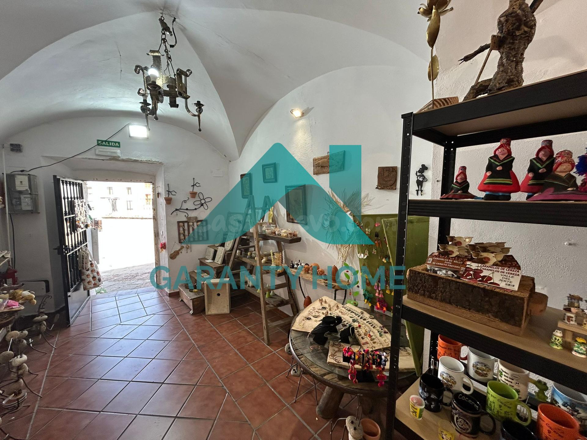 🏢 LOCAL EN VENTA EN PLENA PLAZA MAYOR – CÁCERES