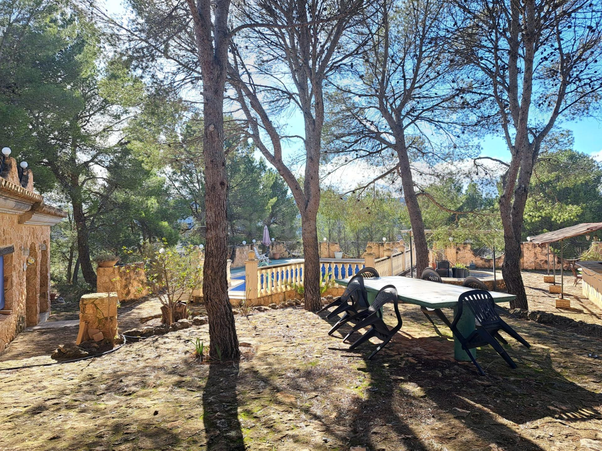 Precioso chalet en un entorno de absoluta paz, muy bien comunicado y con impresionantes vistas - foto 5