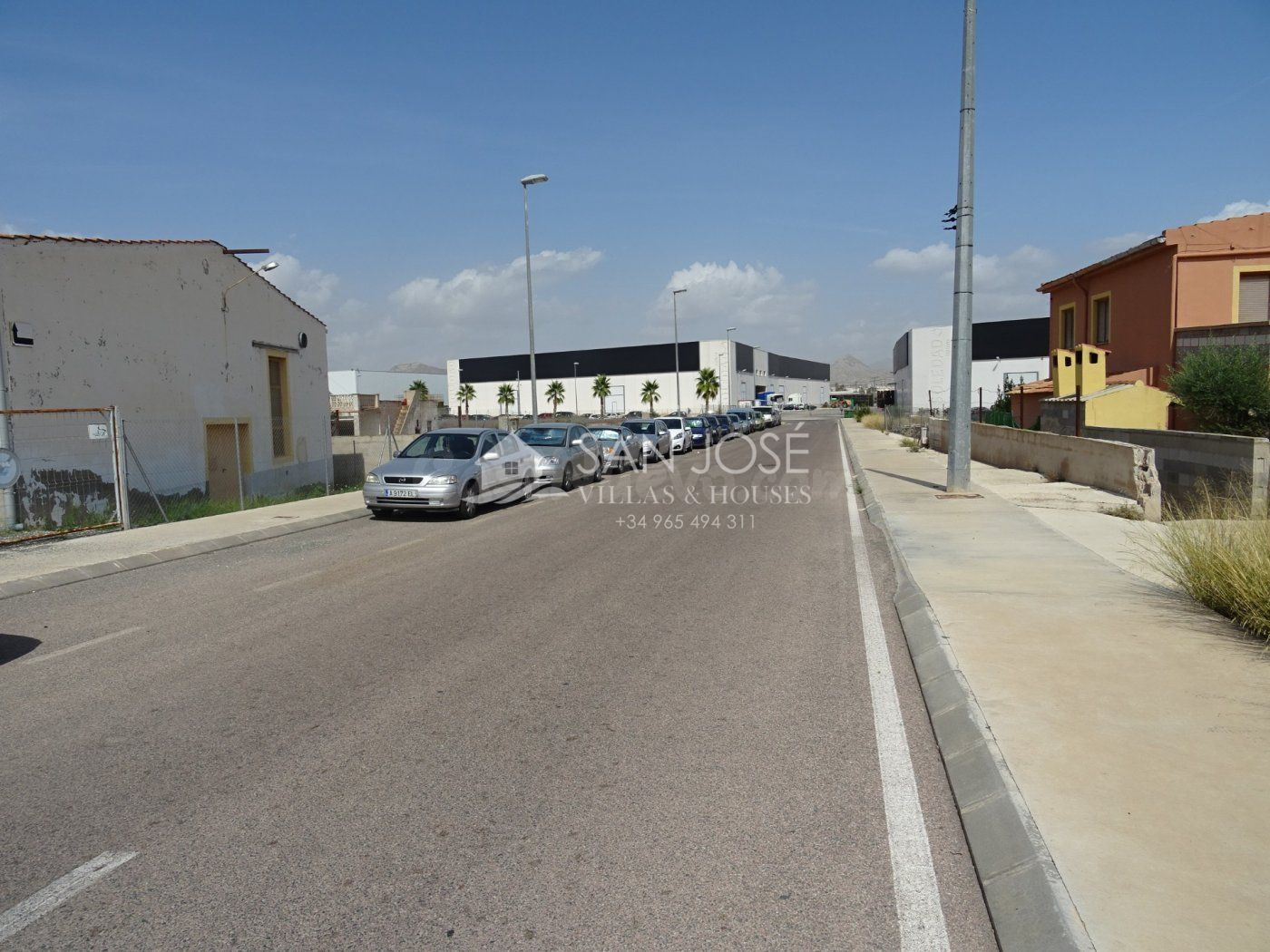 VENTA DE SOLAR INDUSTRIAL EN ASPE, ALICANTE EN BUENA ZONA Y MUY CERCA DEL PUEBLO