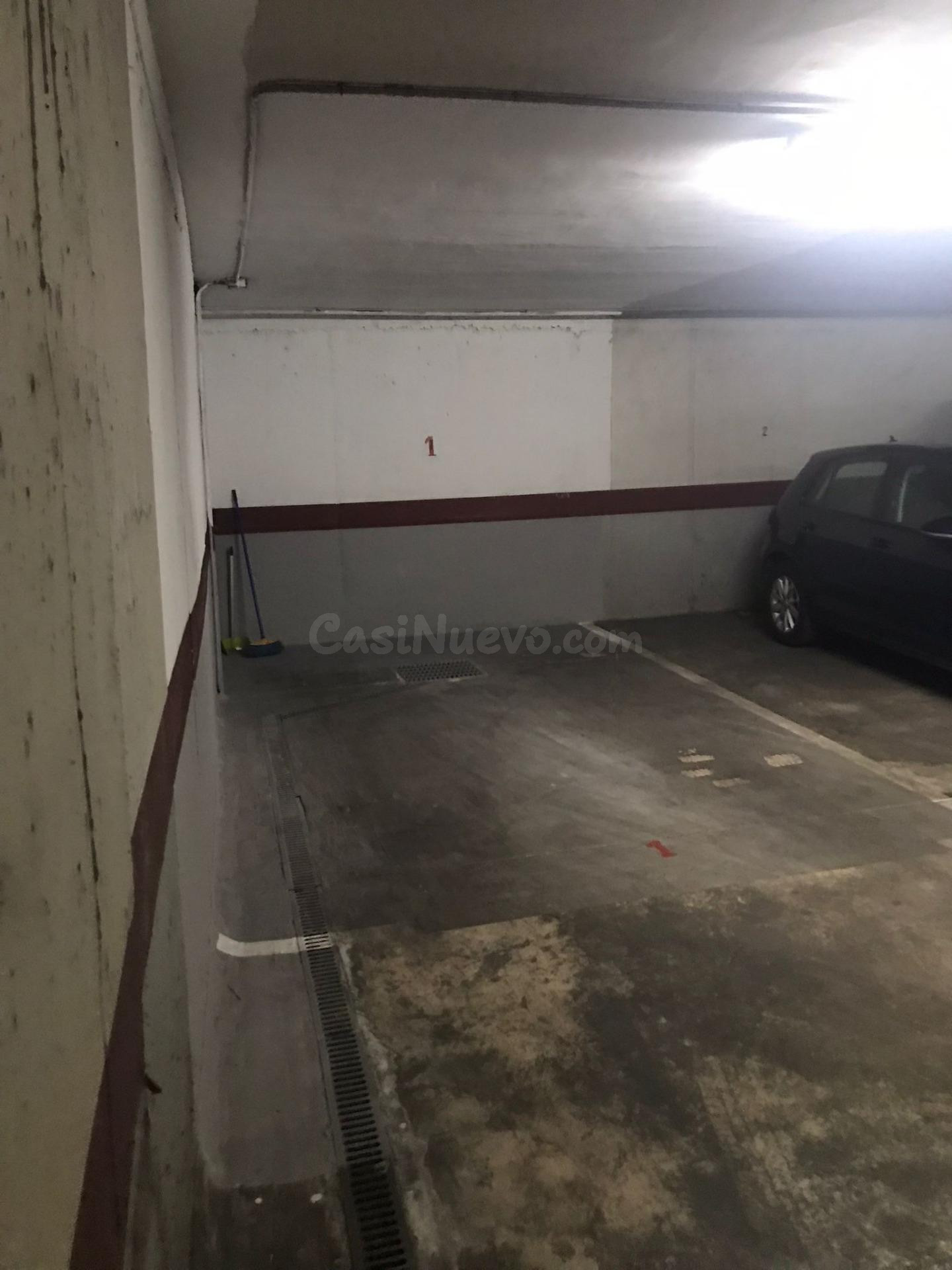 SE VENDE PLAZA DE GARAJE PARA COCHE Y 2 MOTOS